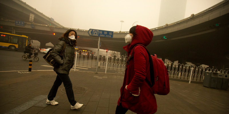 Illustration for article titled In Pictures: China Is Enveloped In Thick and Dangerous Smog
